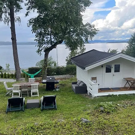 With1 Bedroom Separate Living With A Sofa Bed And A Tiny Kitchen A Bathroom Located In Nordstrand Near By The Sea For 3 Guests With A Garden And Grill 5 Extra Guests With Extra Cost In The With Sea View Just Outside The Apar * Oslo