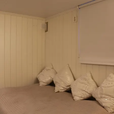아파트 With1 Bedroom Separate Living With A Sofa Bed And A Tiny Kitchen A Bathroom Located In Nordstrand Near By The Sea For 3 Guests With A Garden And Grill With Sea View Just Outside The