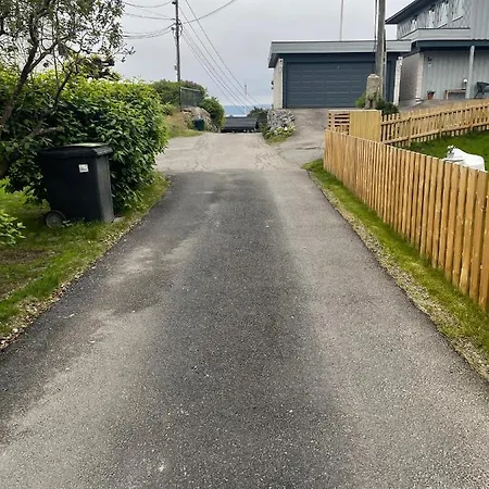 아파트 With1 Bedroom Separate Living With A Sofa Bed And A Tiny Kitchen A Bathroom Located In Nordstrand Near By The Sea For 3 Guests With A Garden And Grill With Sea View Just Outside The 오슬로