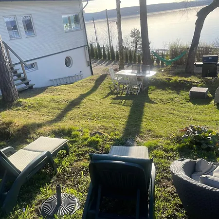 With1 Bedroom Separate Living With A Sofa Bed And A Tiny Kitchen A Bathroom Located In Nordstrand Near By The Sea For 3 Guests With A Garden And Grill With Sea View Just Outside The アパート
