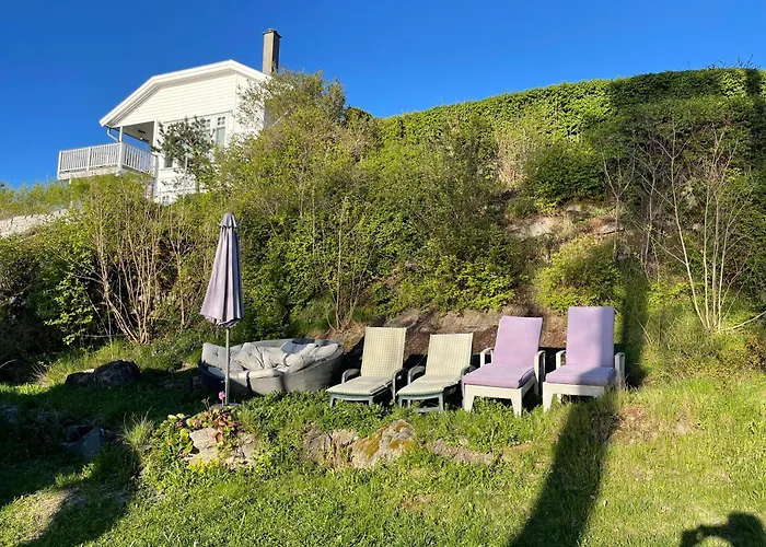 Lejlighed With1 Bedroom Separate Living With A Sofa Bed And A Tiny Kitchen A Bathroom Located In Nordstrand Near By The Sea For 3 Guests With A Garden And Grill With Sea View Just Outside The *