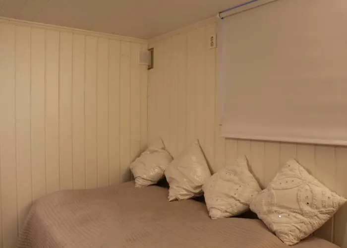 Apartmán With1 Bedroom Separate Living With A Sofa Bed And A Tiny Kitchen A Bathroom Located In Nordstrand Near By The Sea For 3 Guests With A Garden And Grill With Sea View Just Outside The